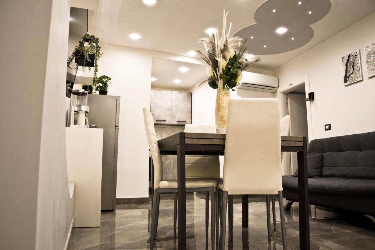 Sotterranea Con Vasca Idromassaggio Appartement Napels